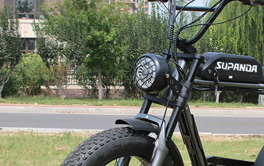 Hydraulic shock absorbing front fork